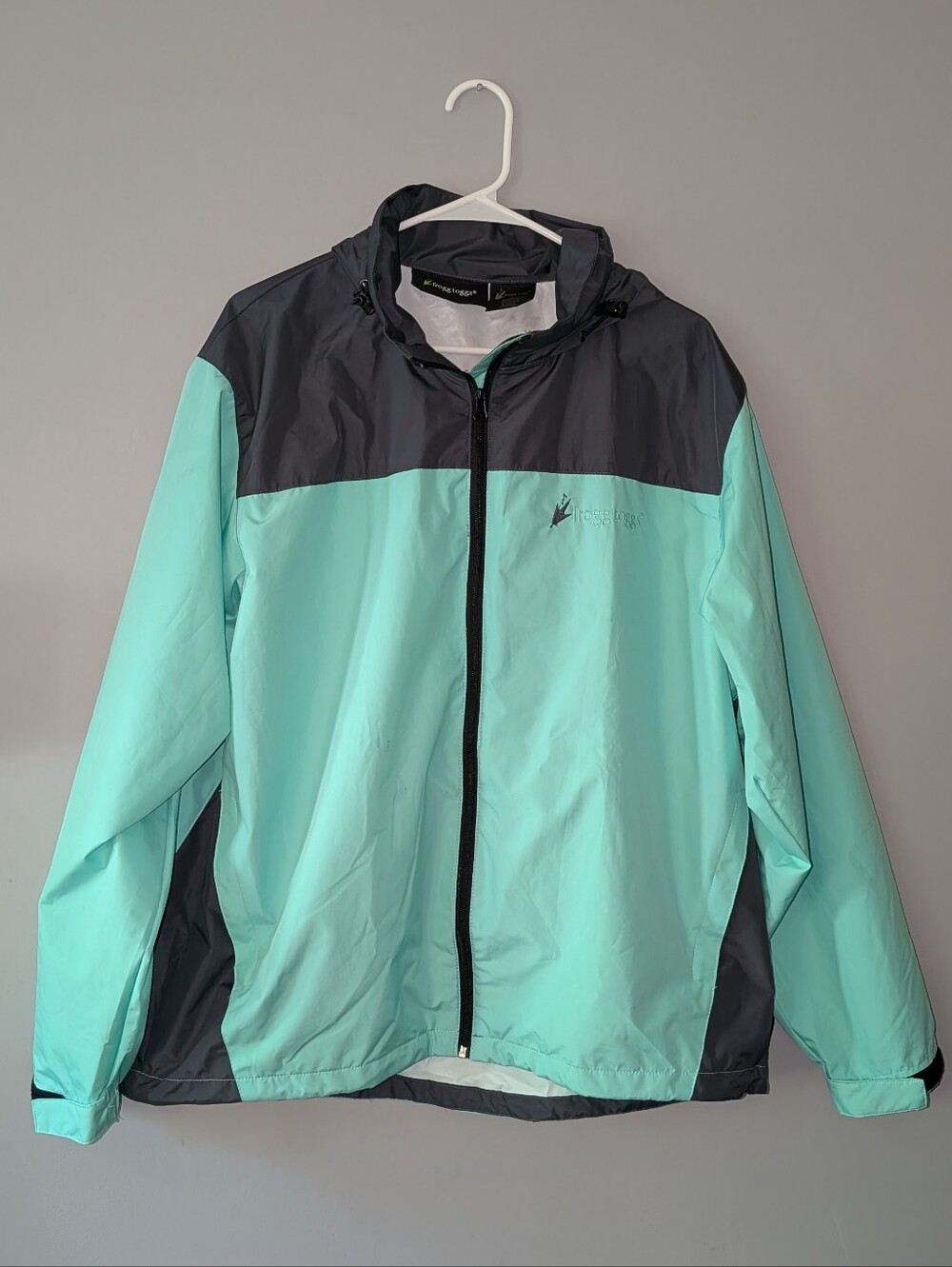 Frogg Togg's Women's Mint & Charcoal Lightweight Windbreaker Jacket